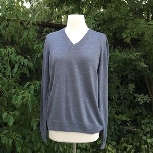 Tommy Hilfiger gray sweater size medium great cond